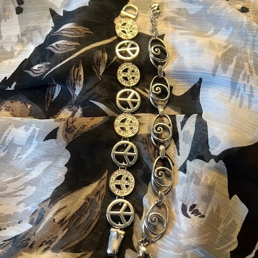 Two silver bracelets - Picture 1 of 2